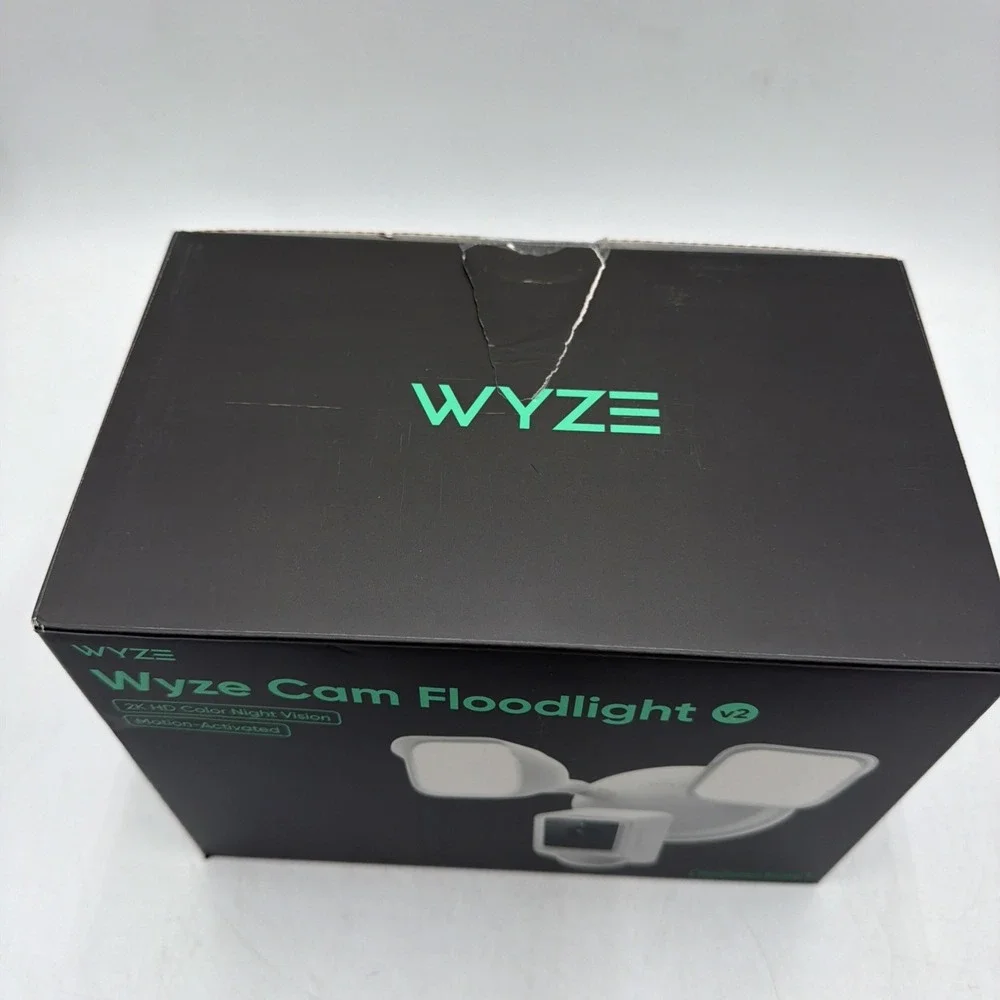 Wyze Cam Floodlight V2 Motion-Activated 2K HD Color Night Vision Camera